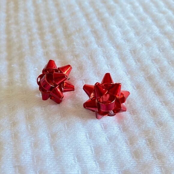 NWOT RED BOW EARRINGS Holiday - Picture 1 of 1